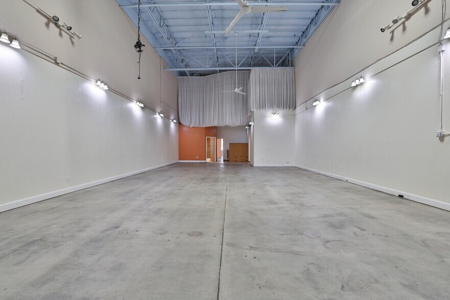 More Photos Of 1925-1949 Concourse Dr, San Jose Light Distribution For Lease