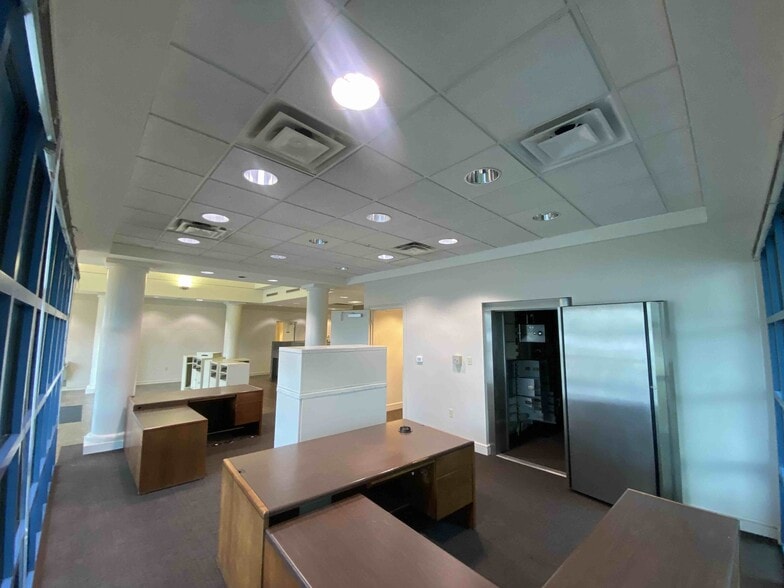 More Photos Of 14519 Cantrell Rd, Little Rock Bank For Lease