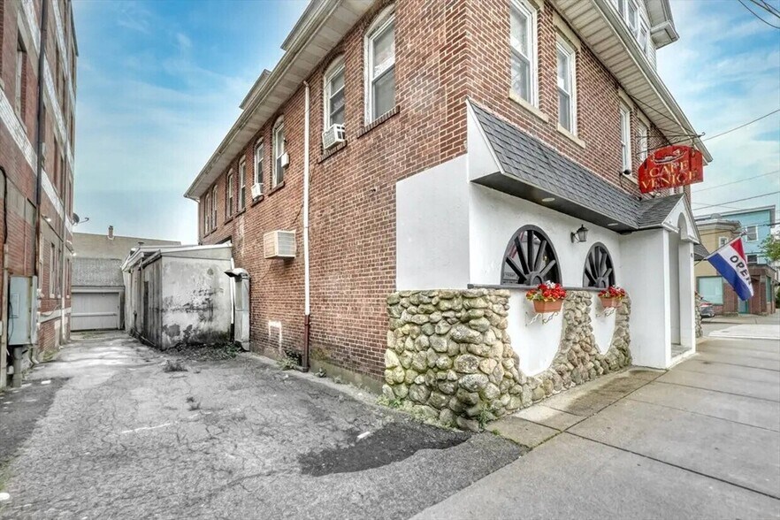 More Photos Of 1086 Washington St, Norwood Apartments For Lease