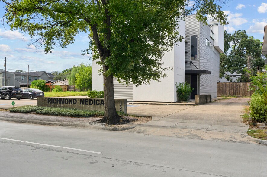 More Photos Of 1724 Richmond Ave, Houston Medical For Sale