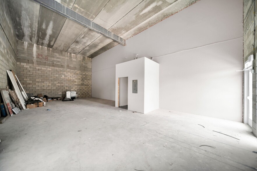 More Photos Of 1913 NE 10th Ter, Cape Coral Flex For Lease