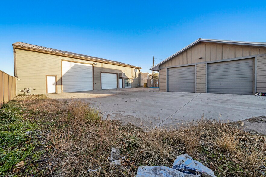 More Photos Of 103 Main St, La Salle Industrial For Sale