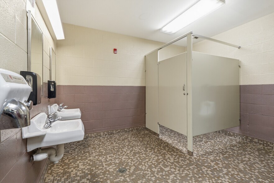 More Photos Of 221 E 12th Ave, Homestead Schools For Lease