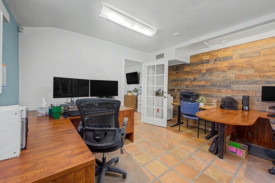 More Photos Of 2201 E 21st St, Tucson Warehouse For Lease