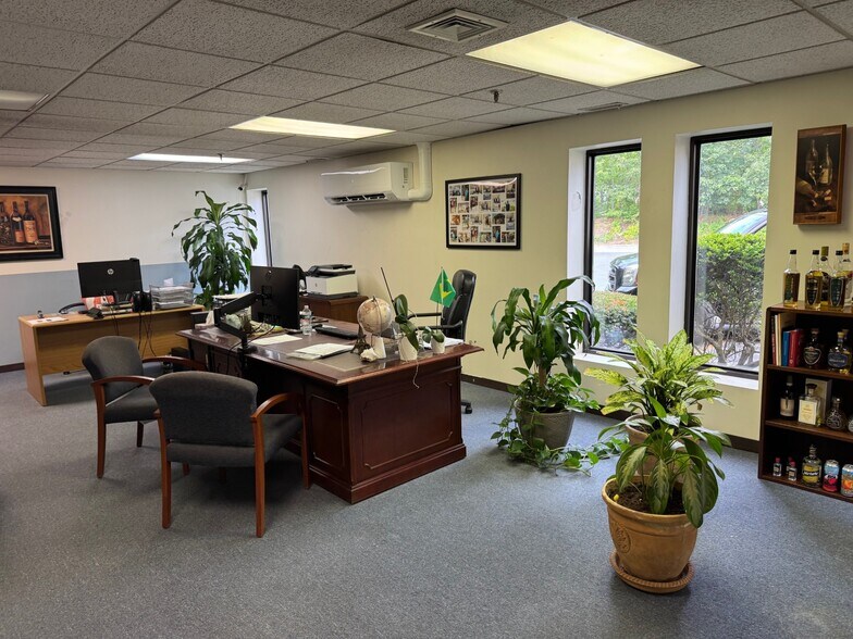 More Photos Of 168 Ayer Rd, Littleton Warehouse For Lease