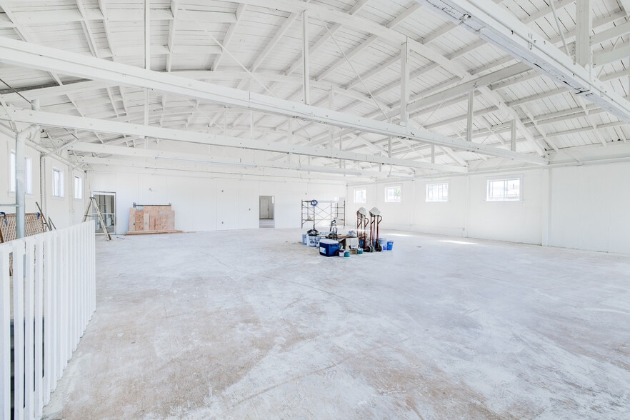 More Photos Of 4337 147th St, Lawndale Industrial For Sale