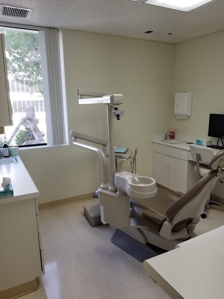 More Photos Of 400 Newport Center Dr, Newport Beach Medical For Lease
