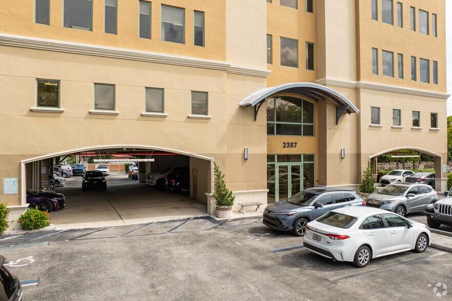More Photos Of 2387 W 68th St, Hialeah Medical For Lease