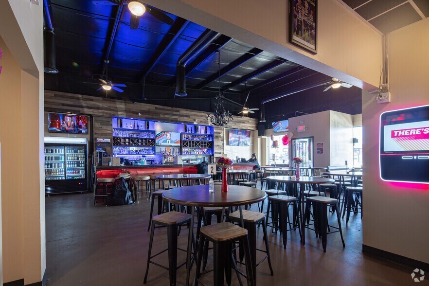 More Photos Of 210-216 N Milwaukee Ave, Lake Villa Storefront For Lease