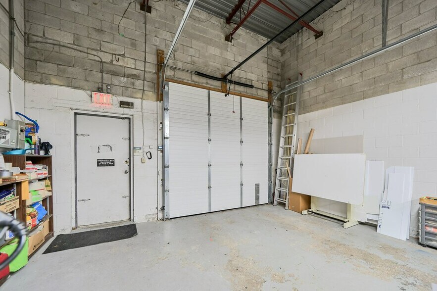 More Photos Of 676 Monarch Ave, Ajax Showroom For Sale