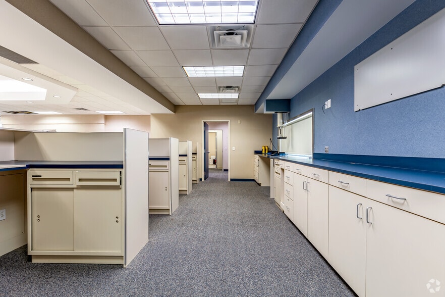 More Photos Of 2046 Bayshore Blvd, Dunedin Storefront Retail Office For Sale