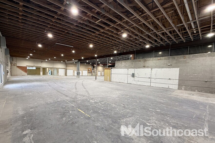 More Photos Of 657 NE Dixie Hwy, Jensen Beach Industrial For Lease