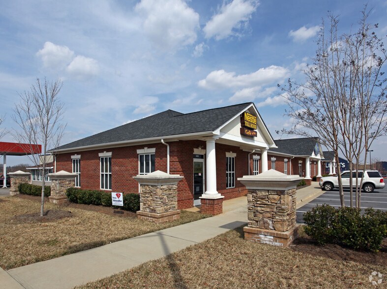 More Photos Of 1430-1436 2nd St, Hickory Freestanding For Lease