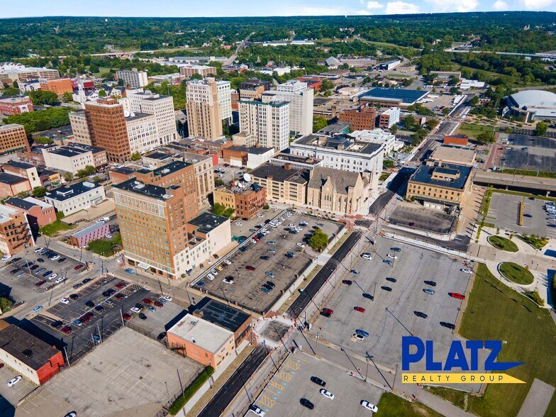 More Photos Of 208 W Front St, Youngstown Bar For Lease
