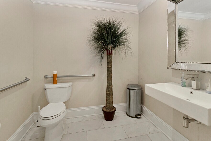 More Photos Of 326 S Hyde Park Ave, Tampa Office Residential For Sale