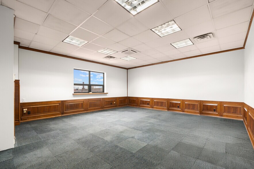 More Photos Of 310 Nassau Ave, Brooklyn Storefront Retail Office For Lease