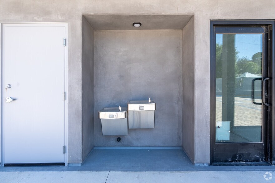 More Photos Of 9668 Sunland Blvd, Shadow Hills Medical For Lease