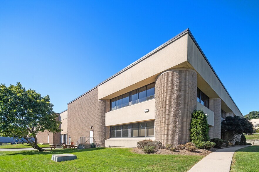 More Photos Of 575 Corporate Dr, Mahwah Industrial For Lease