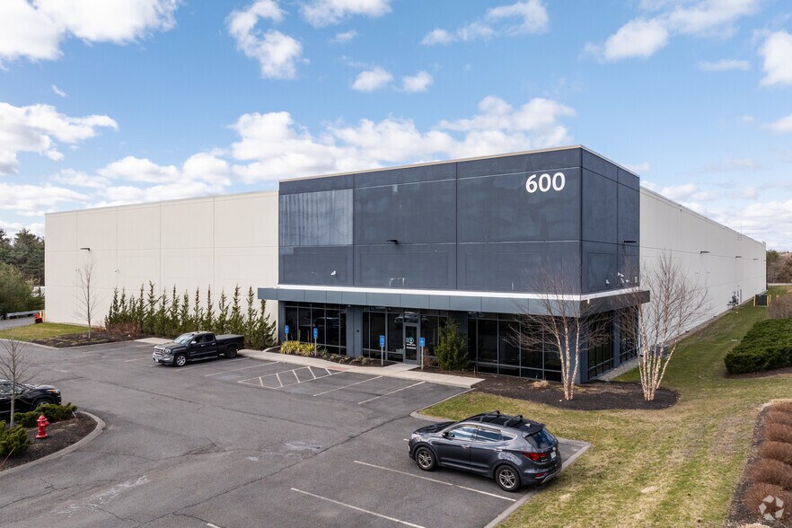 More Photos Of 600 West St, Mansfield Warehouse For Lease