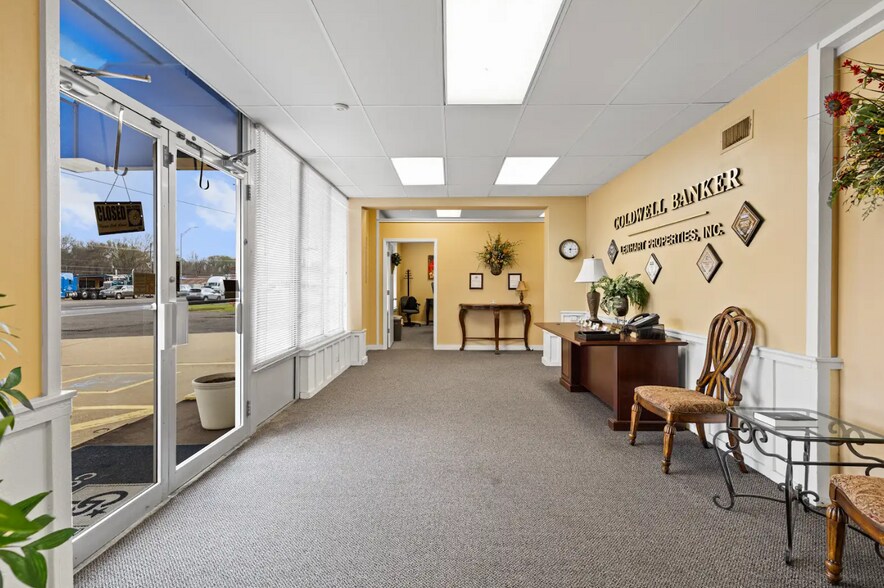 More Photos Of 907 E End Blvd N, Marshall Industrial For Sale