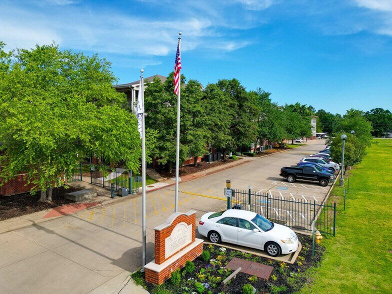 More Photos Of 801 N 49th St, Fort Smith Dormitory For Sale