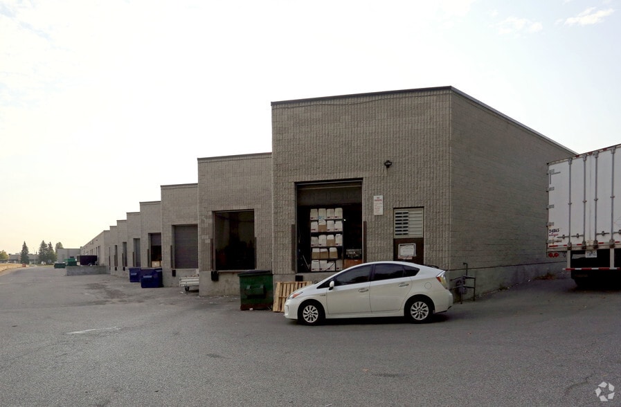 More Photos Of 100 W Beaver Creek Rd, Richmond Hill Light Distribution For Sale