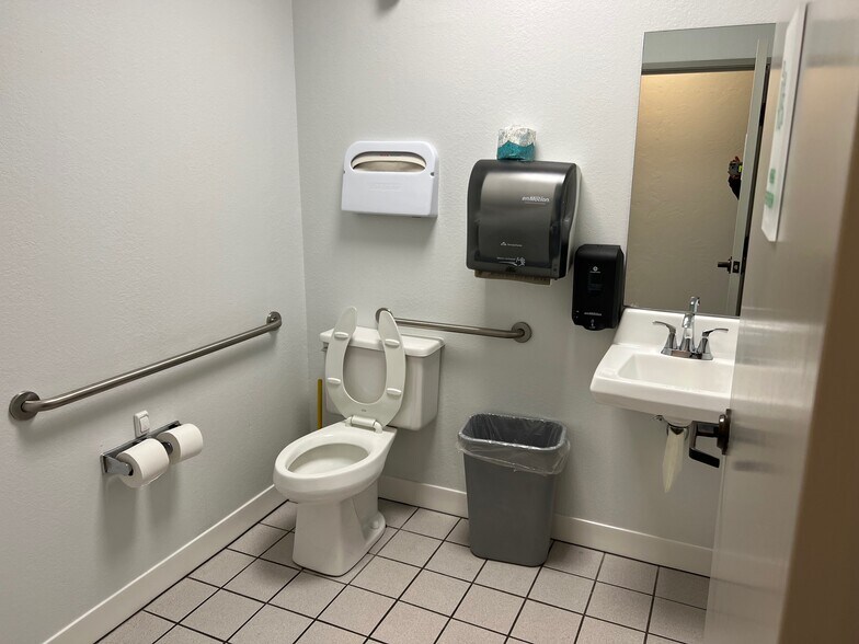 More Photos Of 609 Virginia Ave, Ponca City Healthcare For Lease