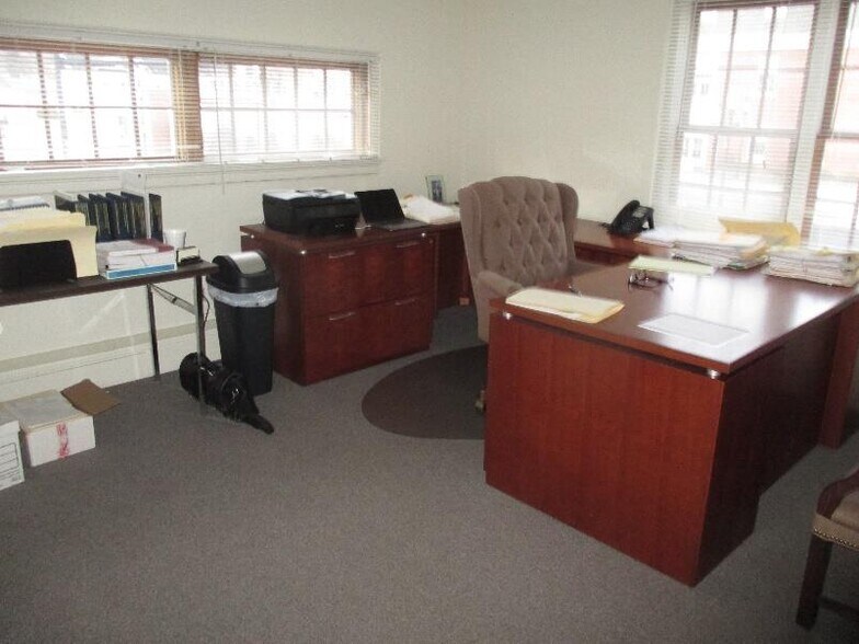 More Photos Of 1448 Main St, Palmer Medical For Lease