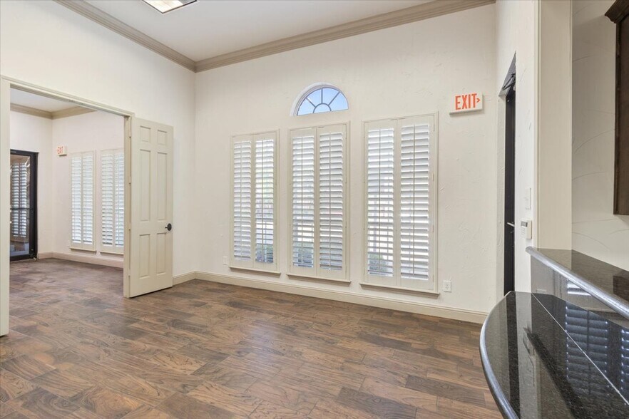 More Photos Of 1000 State Highway 6, Woodway Medical For Lease