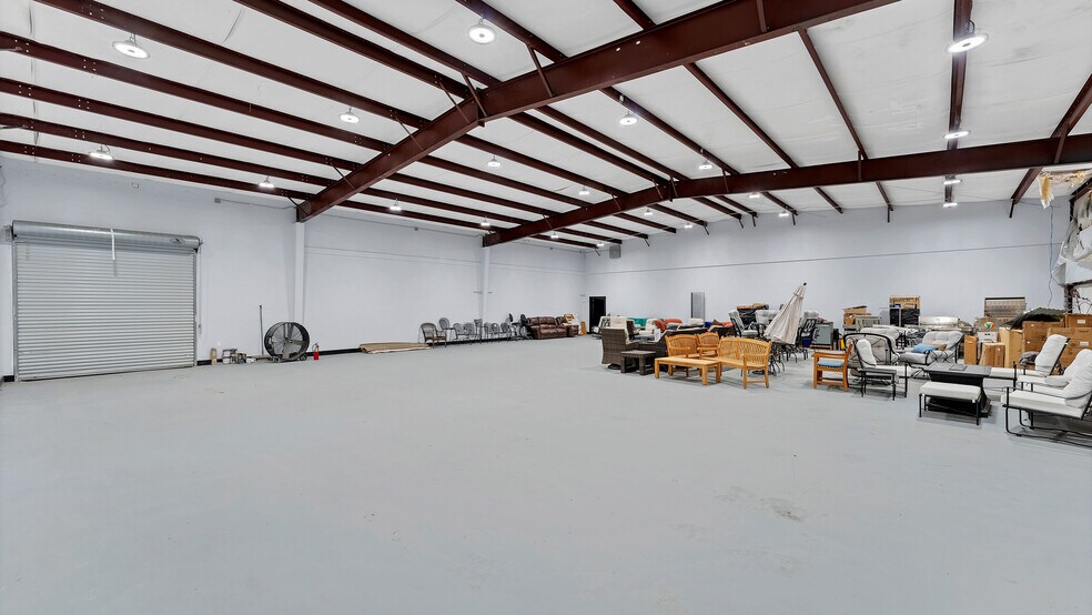More Photos Of 7570 IH - 35 Fwy, New Braunfels Light Manufacturing For Sale