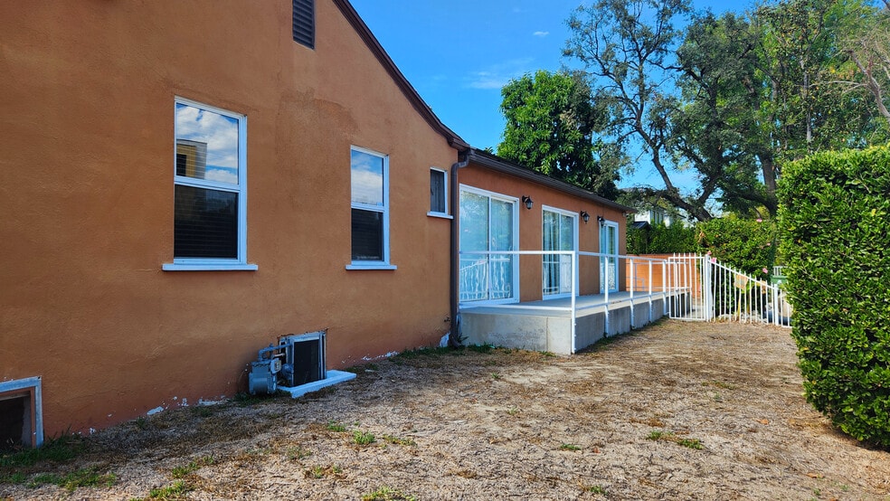 More Photos Of 11905 Riverside Dr, Valley Village Assisted Living For Sale