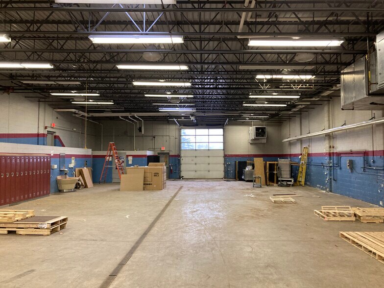 More Photos Of 802 E Central Entrance, Duluth Schools For Lease