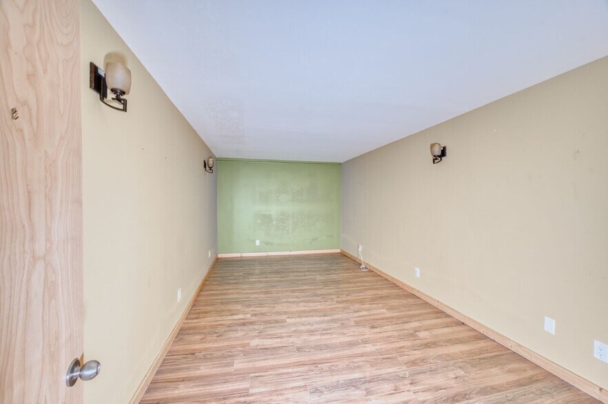 More Photos Of 326 Chestnut St, Virginia Storefront Retail Office For Sale