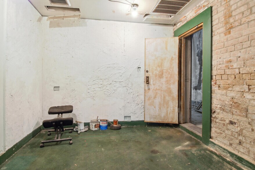 More Photos Of 627 Toulouse St, New Orleans Apartments For Lease