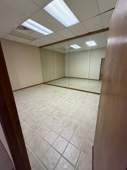 More Photos Of 6025 Heards Ln, Galveston Office For Lease