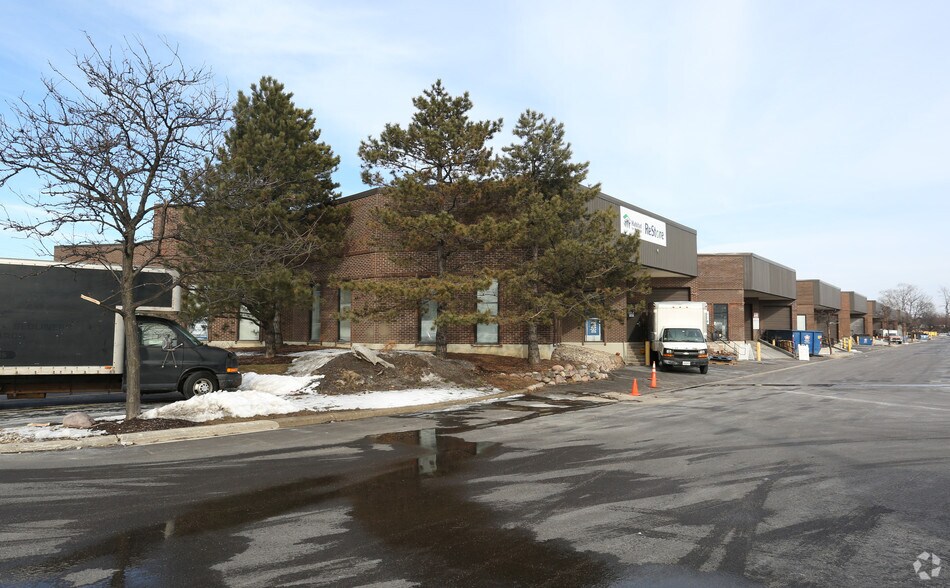 More Photos Of 869 S Rohlwing Rd, Addison Warehouse For Lease