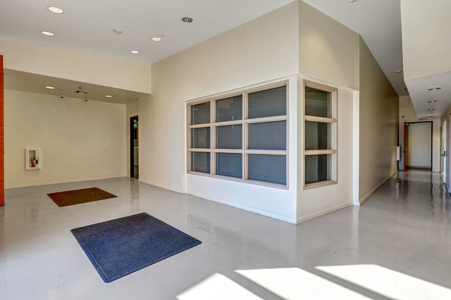 More Photos Of 2330 Pontius Ave, Los Angeles Loft Creative Space For Lease