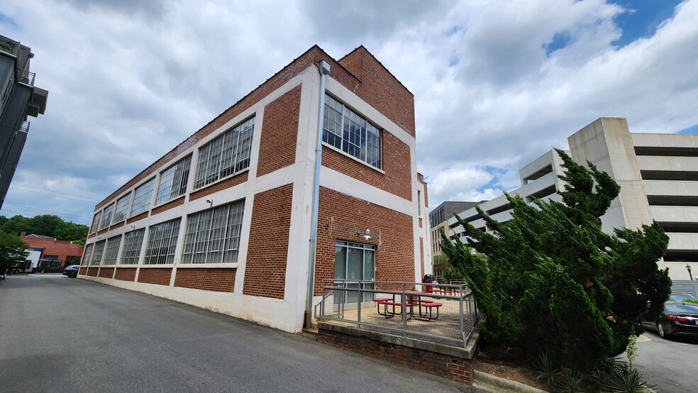 More Photos Of 1307 W Morehead St, Charlotte Office For Sale