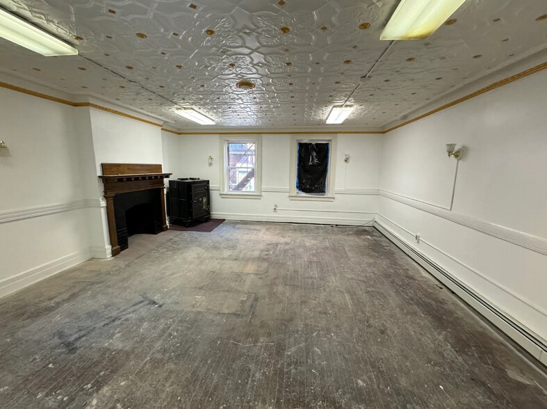 More Photos Of 39 Market St, Poughkeepsie Storefront Retail Residential For Sale