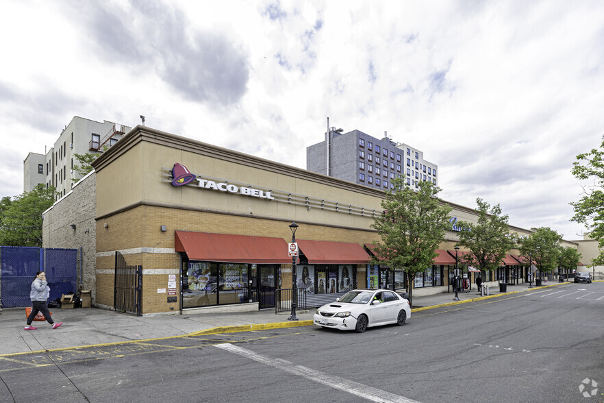 More Photos Of 961 E 174th St, Bronx Freestanding For Lease
