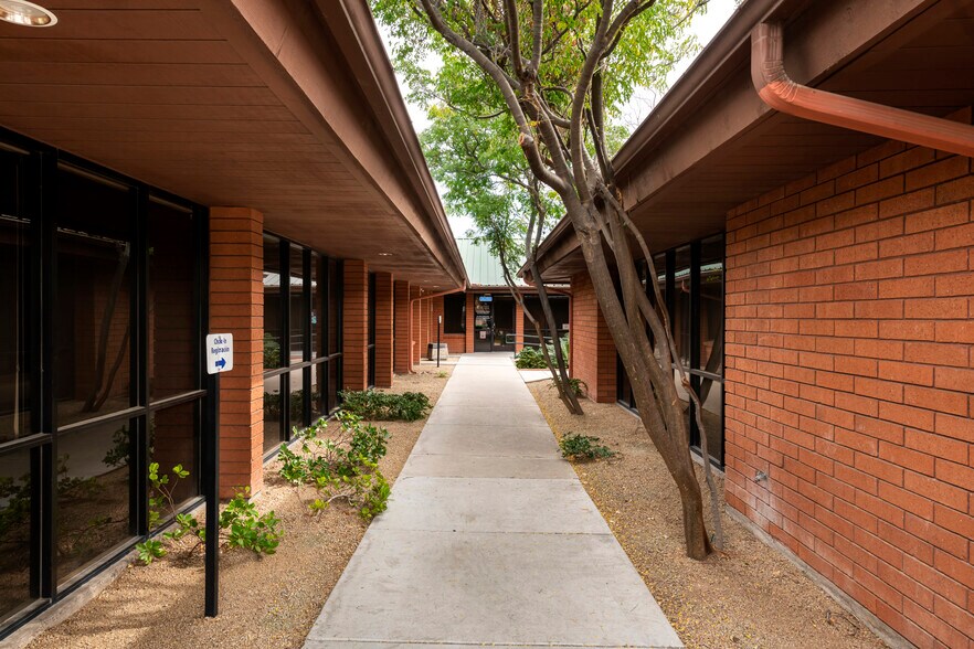 More Photos Of 15648 N 35th Ave, Phoenix Medical For Sale