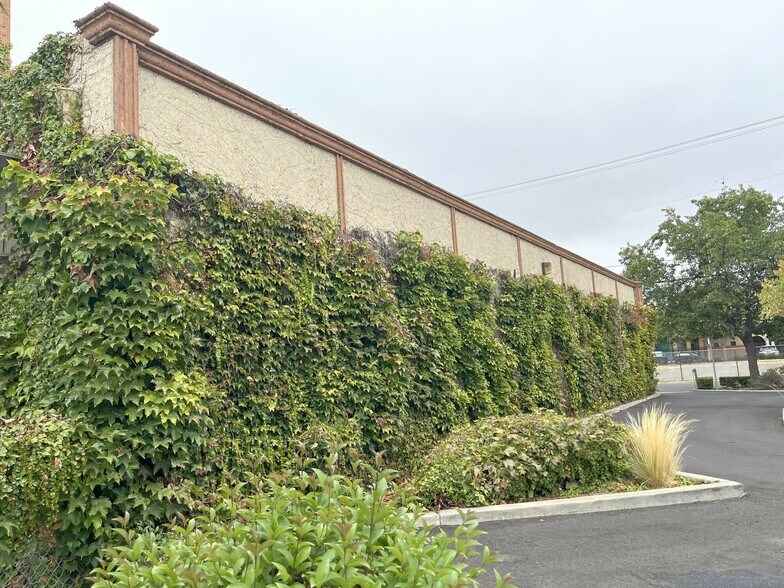 More Photos Of 22297 Mission Blvd, Hayward General Retail For Sale