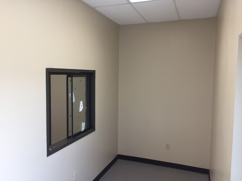 More Photos Of 101 45th St, Corpus Christi Distribution For Lease