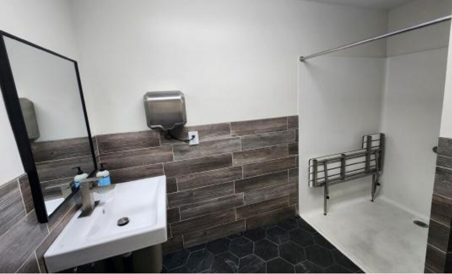 More Photos Of 4011 Avenida de la Plata Dr, Oceanside Manufacturing For Sale