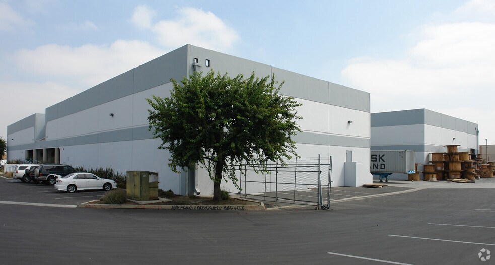 More Photos Of 1210 Kona Dr, Compton Warehouse For Lease