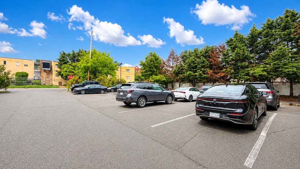 More Photos Of 2300 N Pershing Dr, Arlington Medical For Sale