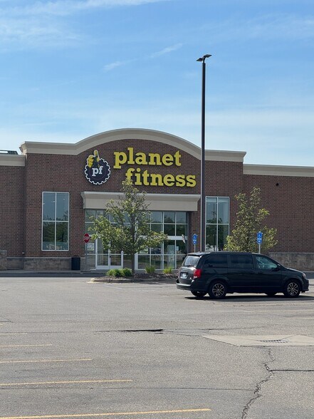 More Photos Of 50700-50870 Gratiot Ave, Chesterfield Unknown For Lease