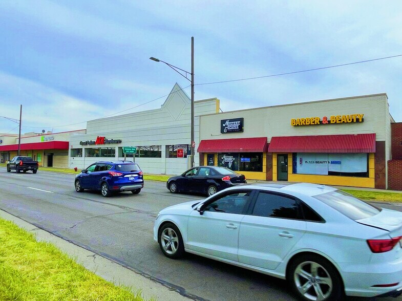 More Photos Of 3574-3760 Fort St, Lincoln Park Unknown For Lease