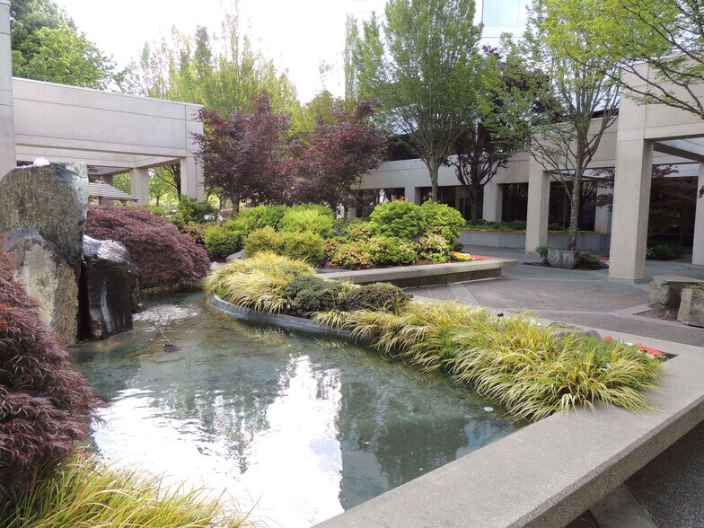 More Photos Of 6811 S 204th St, Kent Unknown For Lease