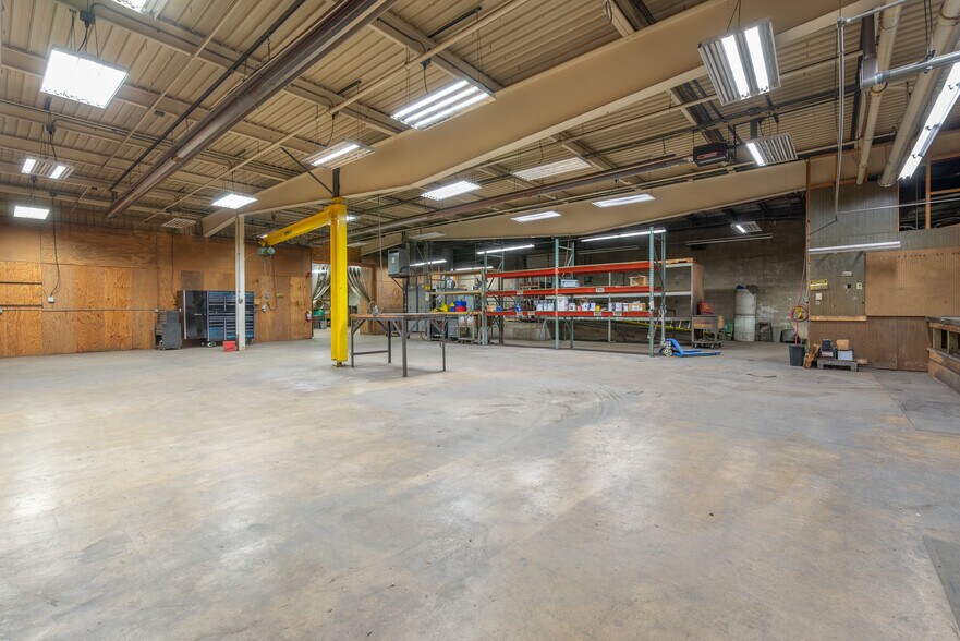 More Photos Of 1650 S Galena Ave, Freeport Industrial For Sale